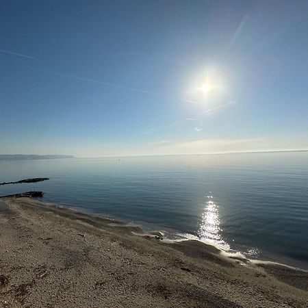 "Maison Mare" Fronte Spiaggia Ceriale Eksteriør billede